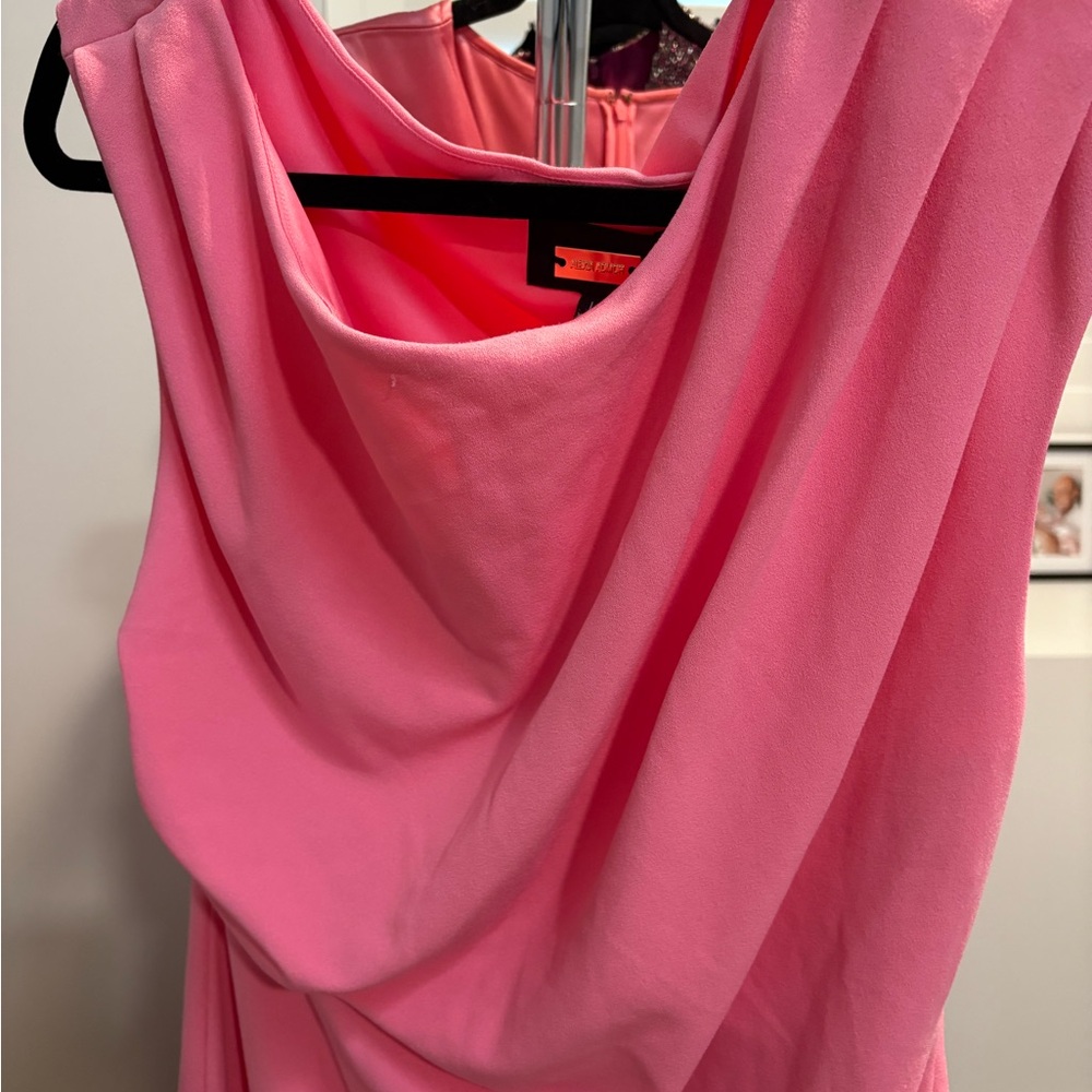 Alexia Admor Draped Sleeveless Midi Dress in Pink - Picture 3 of 5